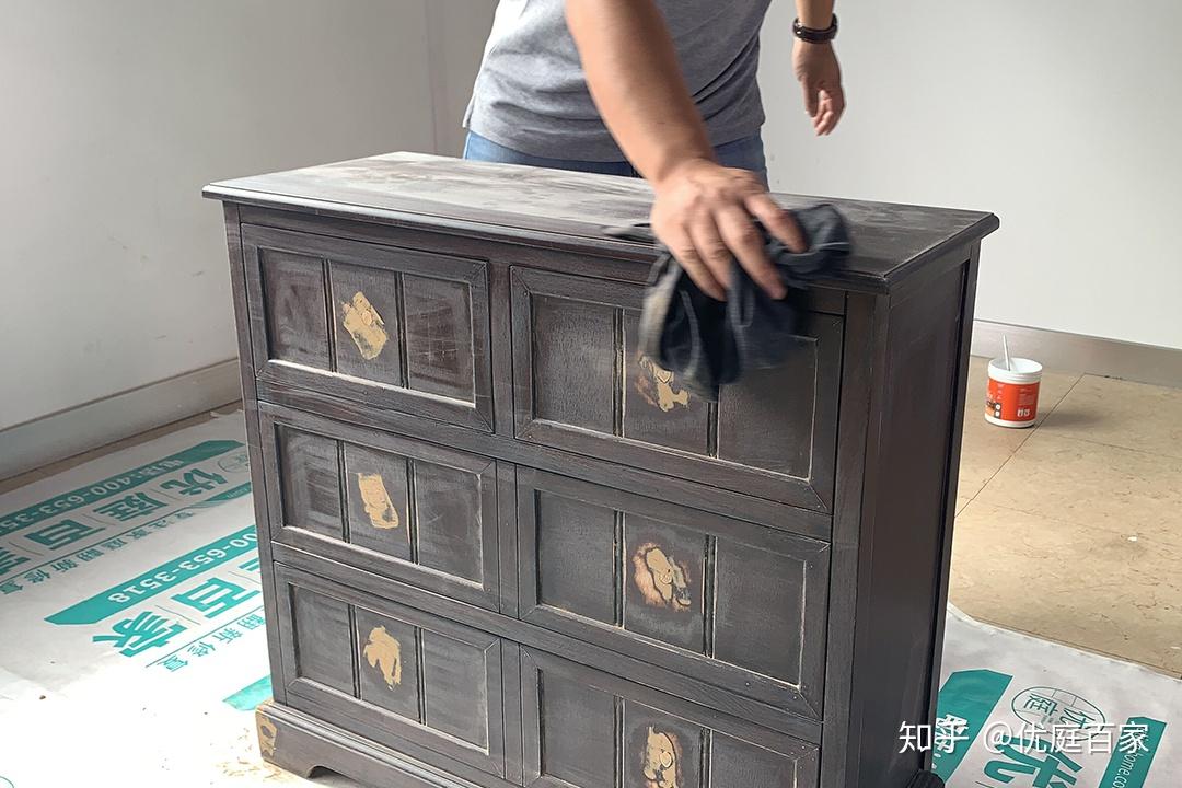 旧家具翻新宝典，刷漆焕新艺术指南