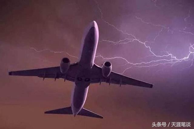 达拉斯飞机遭子弹袭击，惊魂瞬间及后续调查揭秘